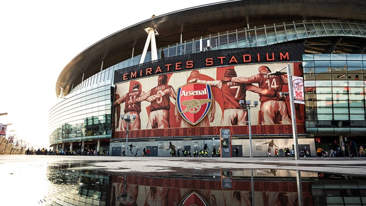 La façade principale de l'Emirates Stadium