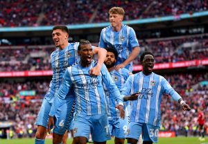 La joie des joueurs de Coventry en route vers la Premier League