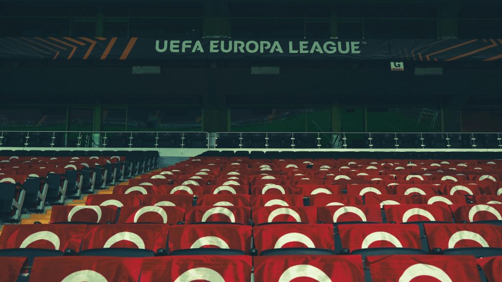Un stade de football avant un match d'Europa League
