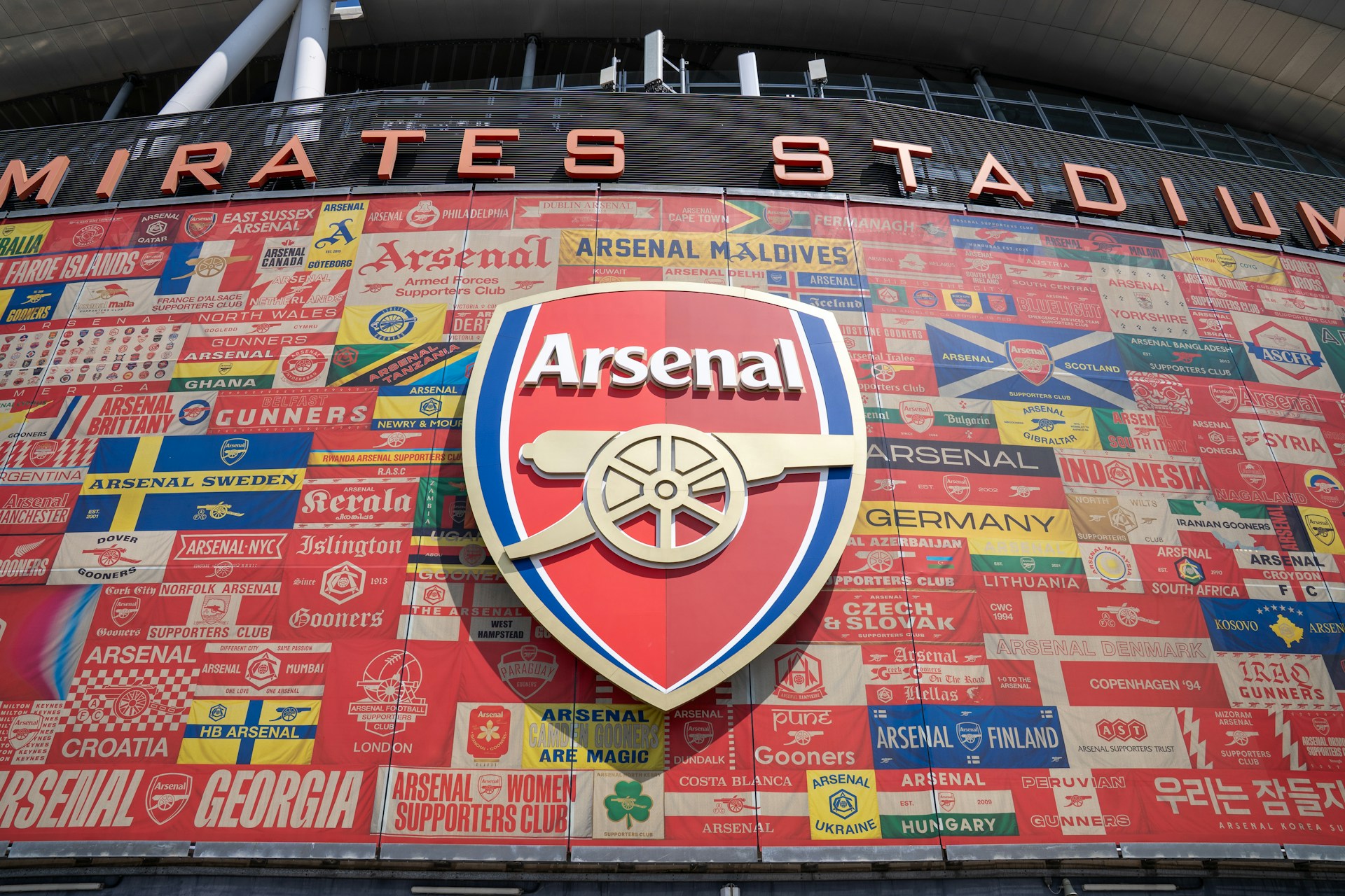Emirates Stadium et logo Arsenal